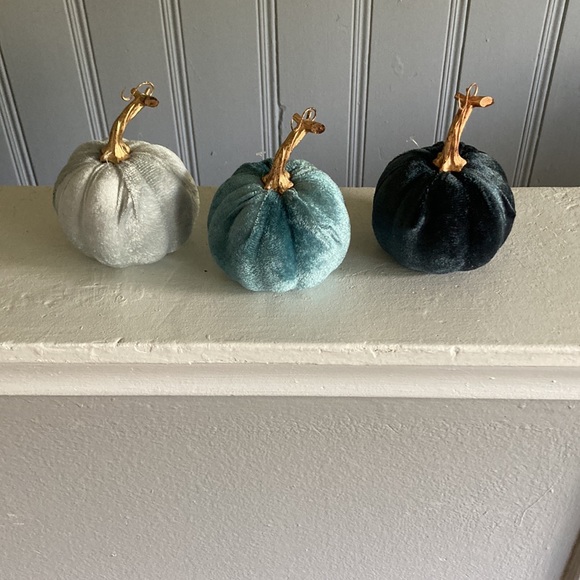 NWT Set of 3- Velvet Pumpkins- Dark Blue, Silver, Teal Fall Holiday Decorations - Picture 16 of 17